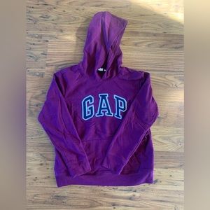 Women’s Gap Sweatshirt